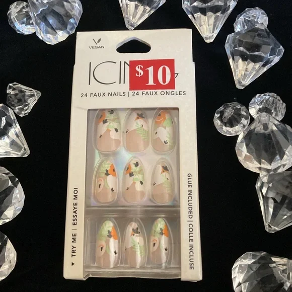 Icing vegan press on nails - Picture 1 of 4